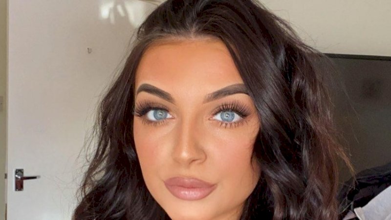 Wanita Ini Lupa Punya Pacar Setiap Habis Ketawa