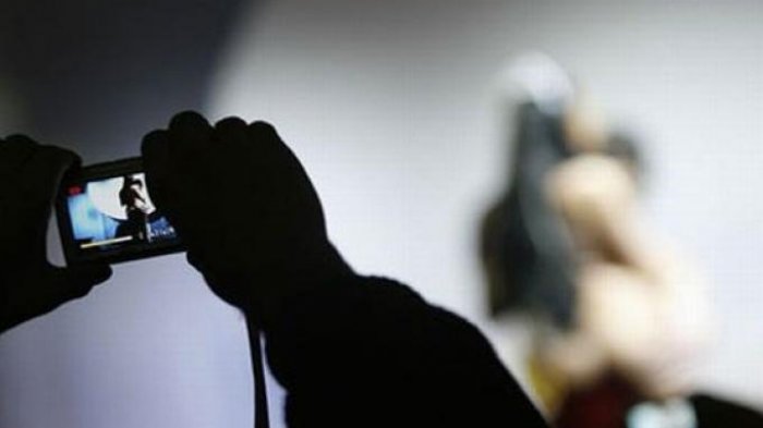 Termakan Rayuan Kekasih yang Dikenalnya Via FB, Foto Bugil Bu Guru Diancam Sebar