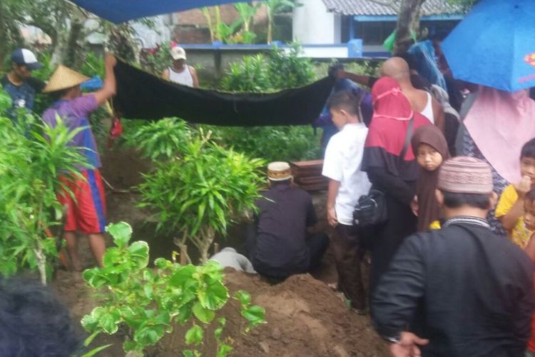 Rayyan, Bocah SD yang Rawat Ibunya Sendirian, Akhirnya Kehilangan Ibu Selamanya