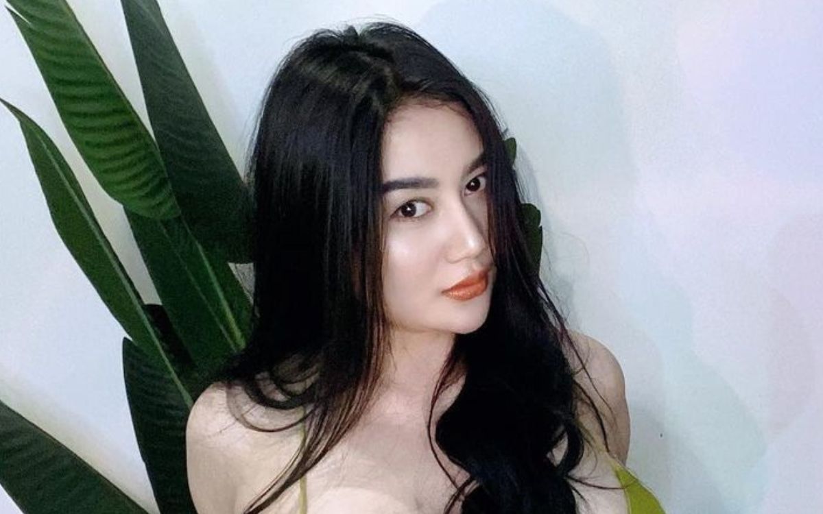 Gaya Pamela Safitri Berenang Bikin Netizen Pusing!