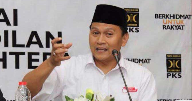 PKS Peringatkan Jokowi, Kok Prabowo Selalu Keluar Negeri?