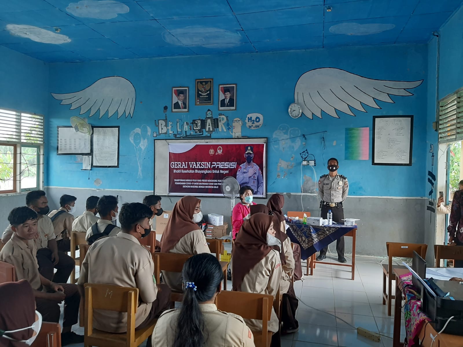 Polsek  Ukui dan Puskesmas Buka Gerai Vaksin Presisi di Dua Sekolah  