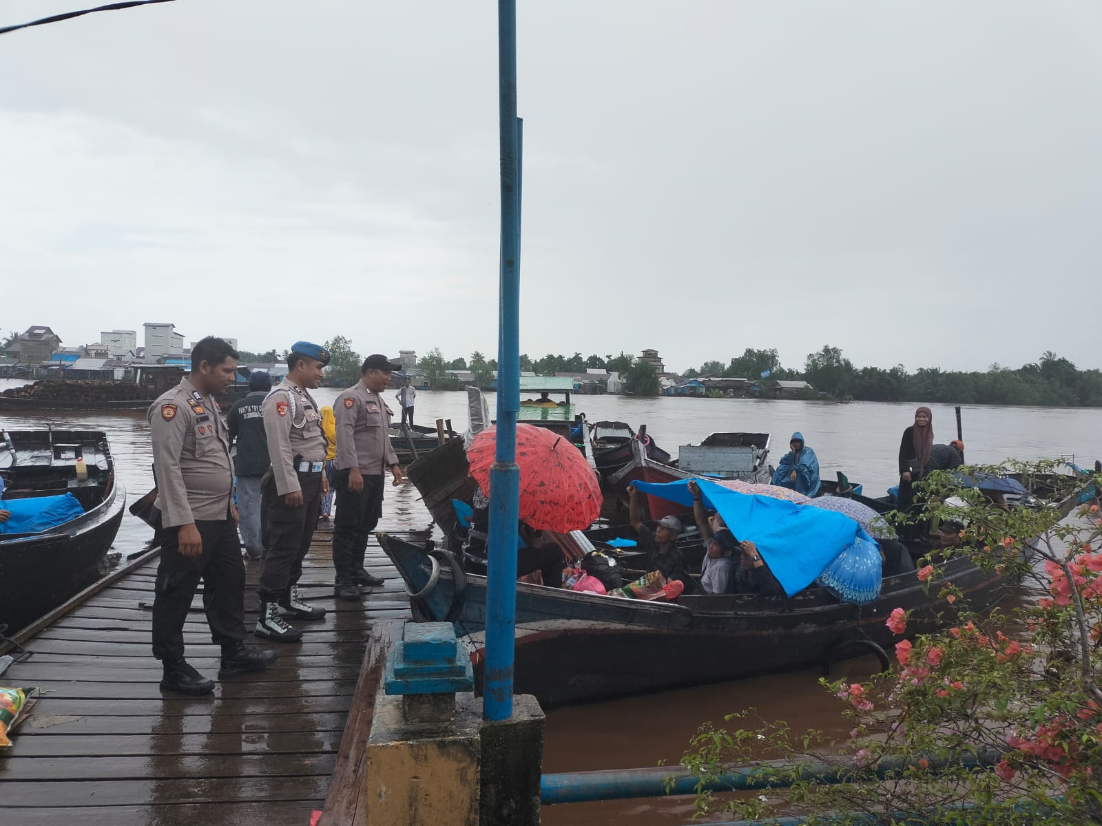Polsek Gaung Lakukan Patroli di Pelabuhan Kuala Lahang Jaga Situasi Kamtibmas Menuju Pemilu Damai 2024