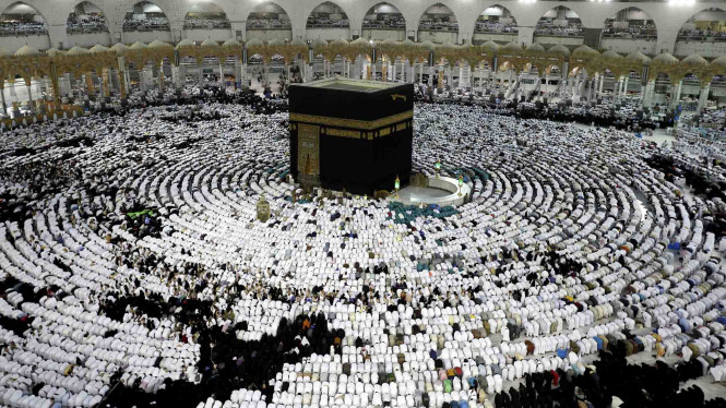 Tragis, Pria Bunuh Diri Terjun dari Atap Masjidil Haram