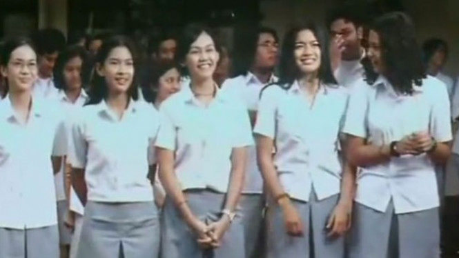 7 Gaya Seragam SMA Indonesia dari Masa ke Masa