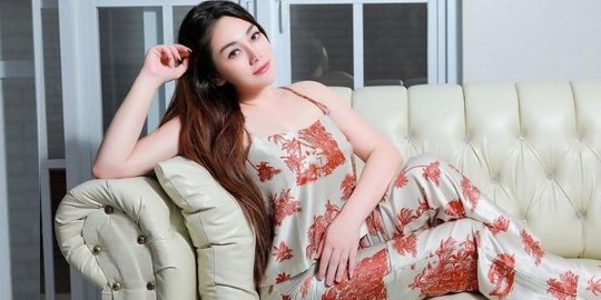 Dikabarkan Rumah Tangganya Diujung Tanduk, Celine Evangelista Pamer Foto Menggoda
