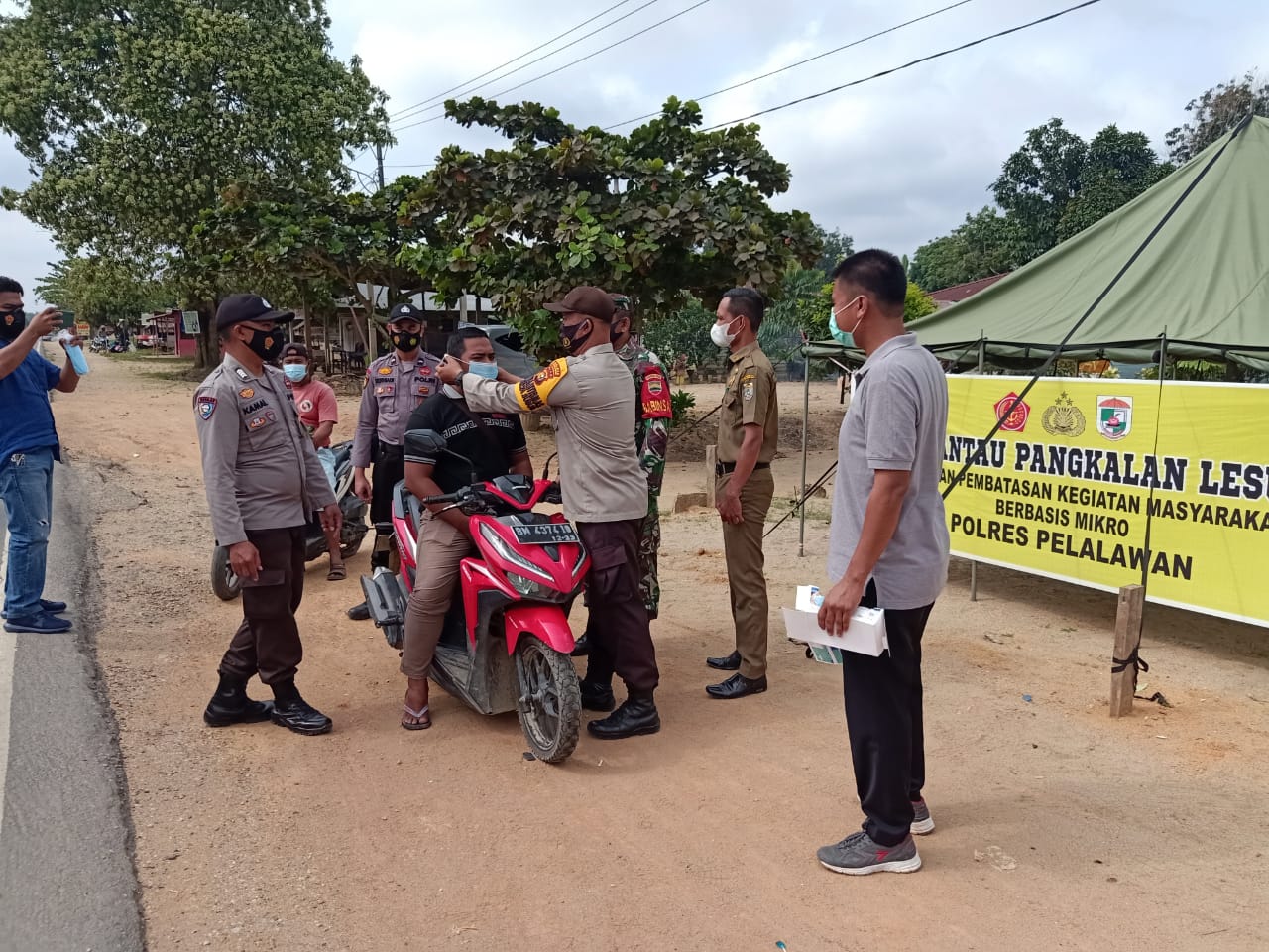 Polsek Pangkalan Lesung kembali Lakukan Operasi Yustisi di Pos PPKM