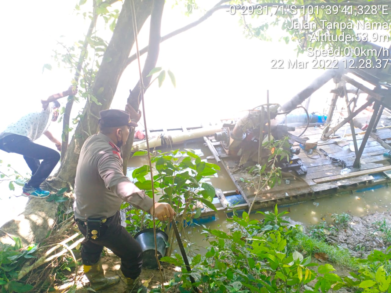 Polsek Benai Musnahkan Rakit PETI Yang Beroperasi di Aliran Sungai Ujung Tanjung