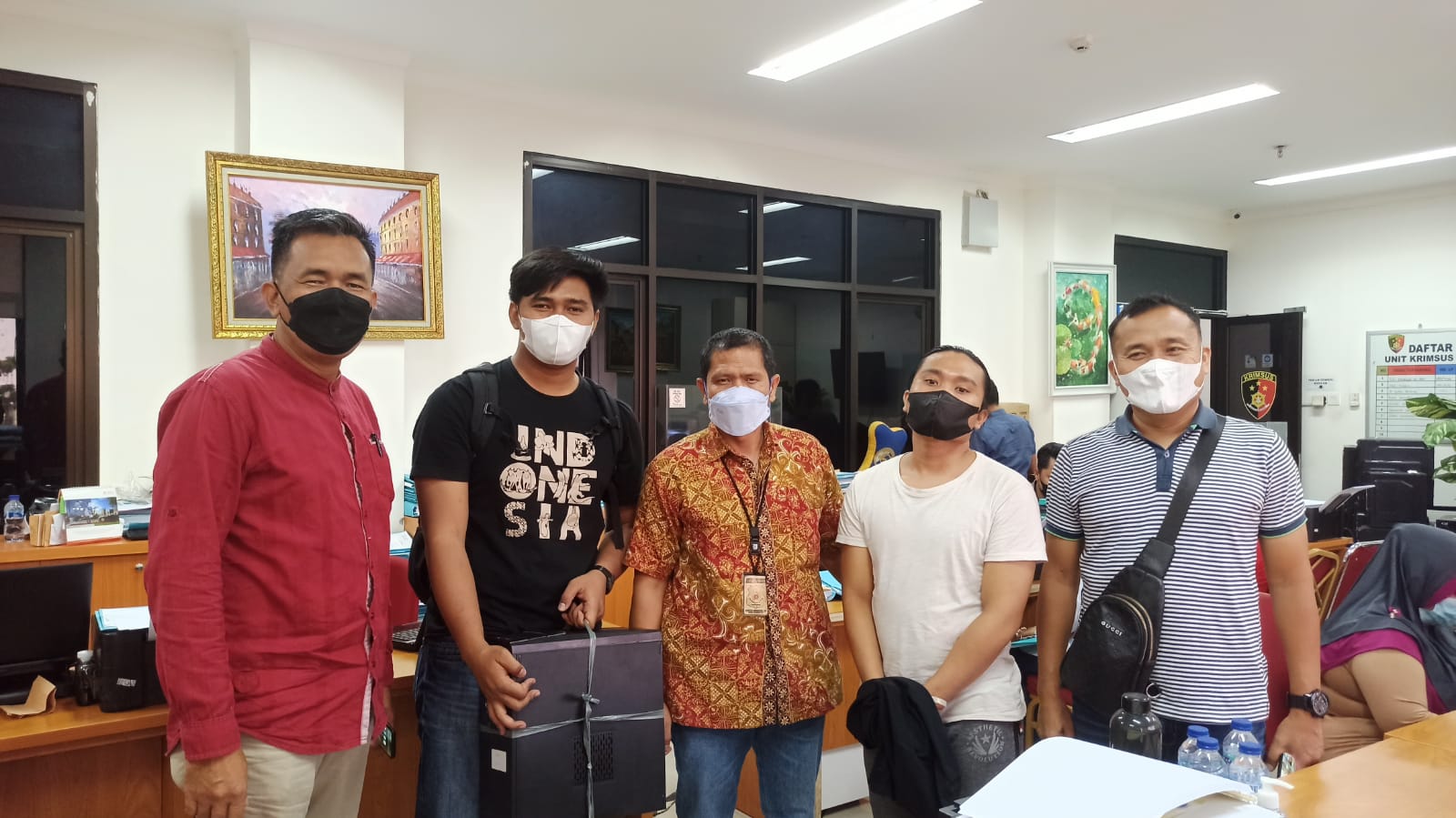 Polda Riau Tangkap Admin Pinjol, Sempat Edit Foto Korban Tengah Berhubungan Badan