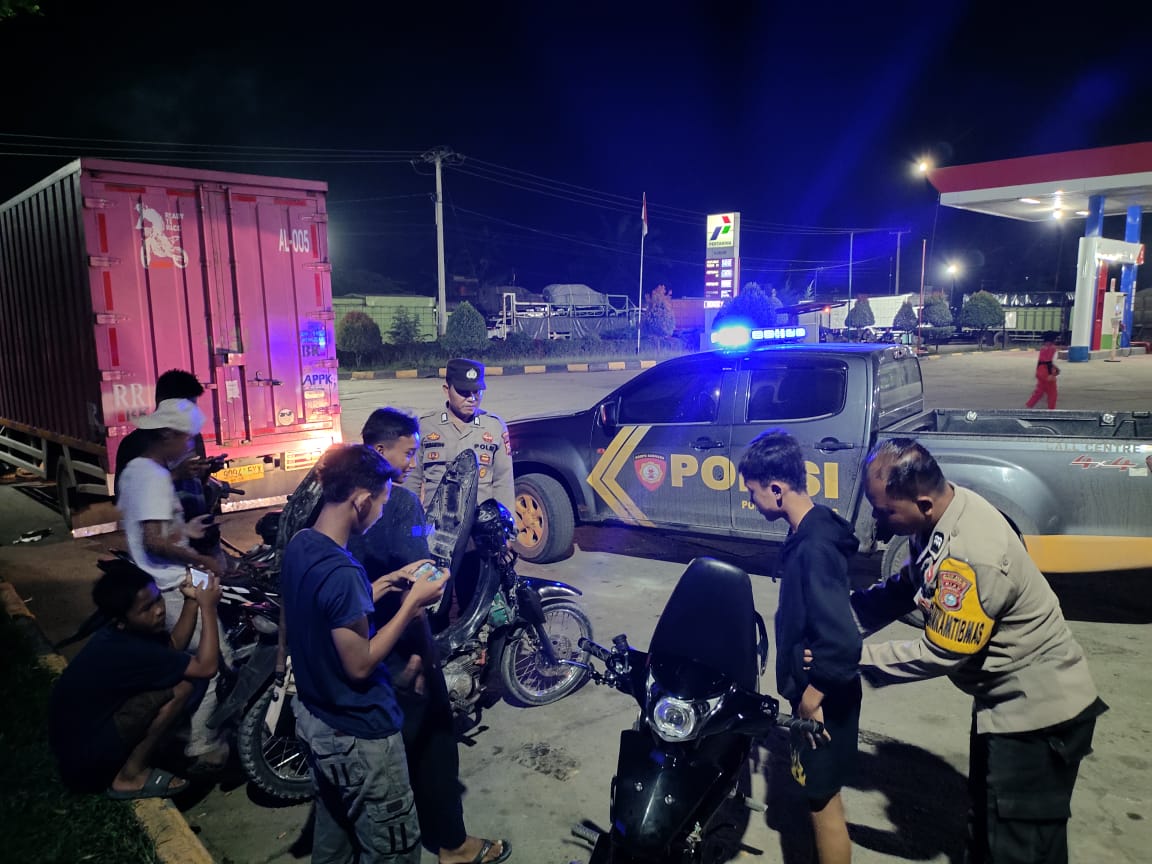 Polsek Kemuning Patroli Blue Light Demi Pilkada Damai