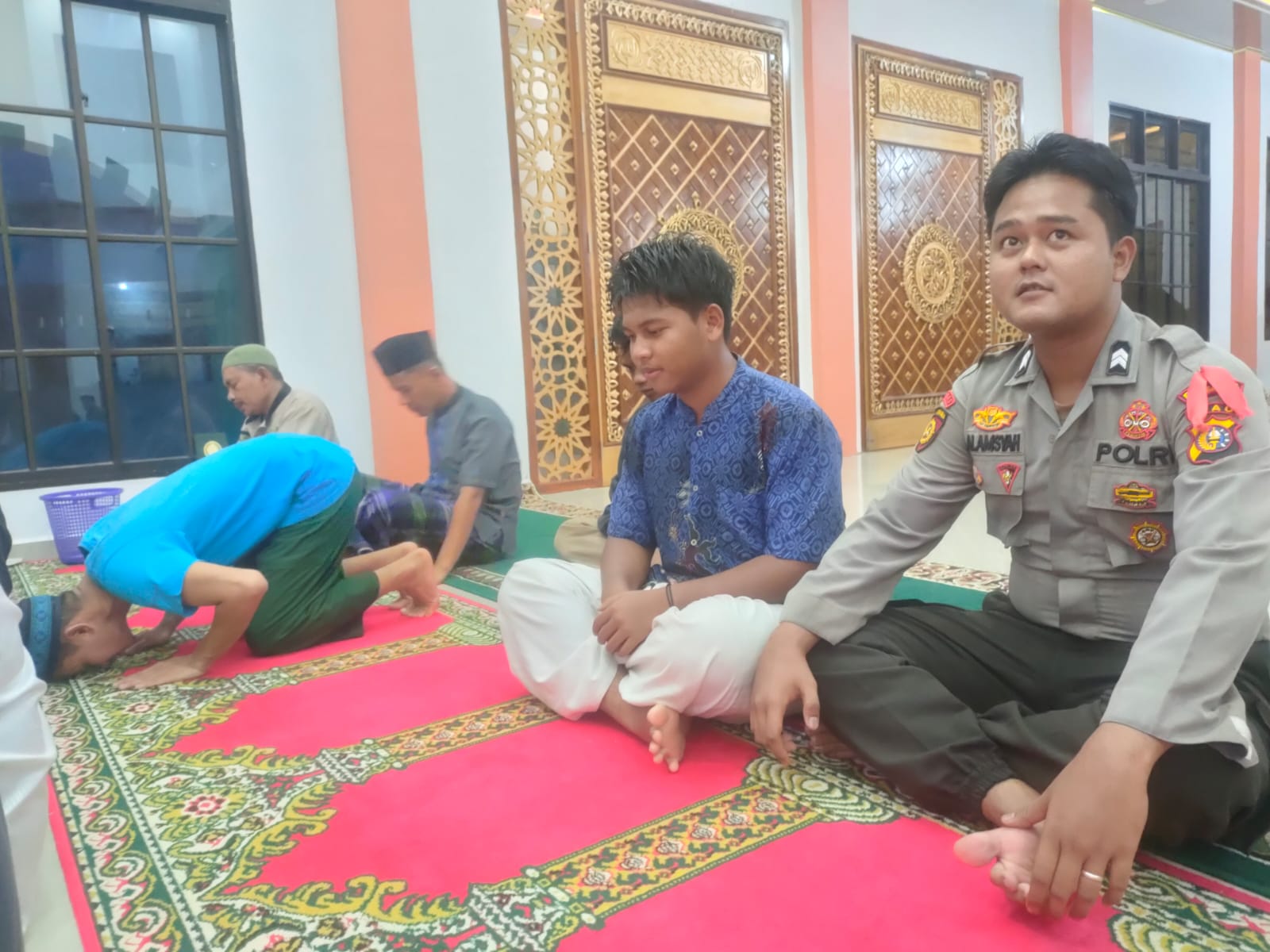 Polsek Pulau Burung Sambangi Jamah Masjid Al Istiqomah Cooling System Jelang Pemilu 2024