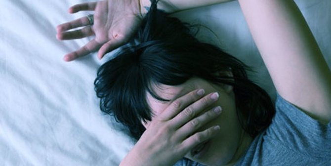 Penyebab Mengapa Kamu Kerap Merasa Tersentak saat Baru Mulai Tidur