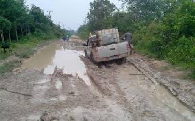 Kades Usulkan Perbaikan Jalan Desa Pasir Ringgit