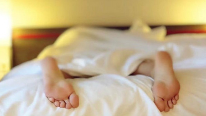 10 Manfaat Kesehatan Menakjubkan dari Tidur Telanjang