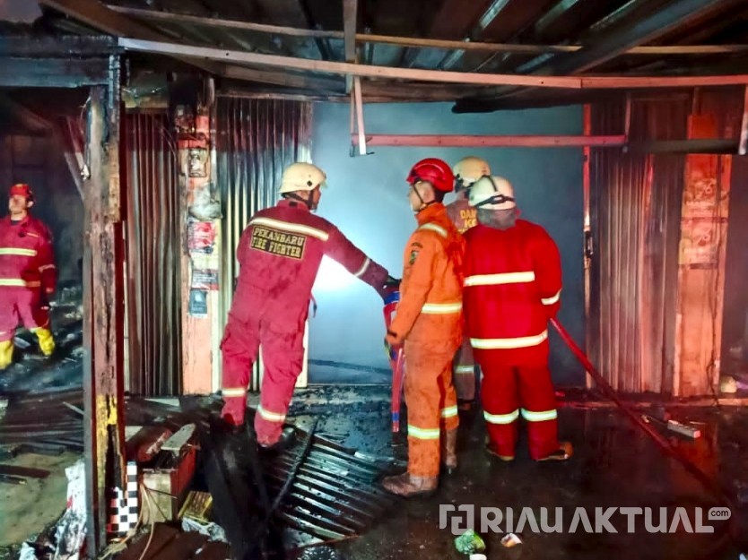 Diduga Korsleting Listrik, Api Hanguskan Rumah dan Kios di Pekanbaru
