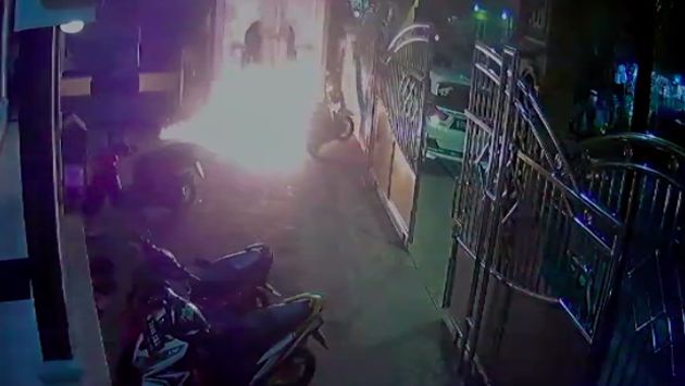 Ini Video Detik-detik Masjid Dilempari Bom Molotov di Cengkareng, Api Berkobar