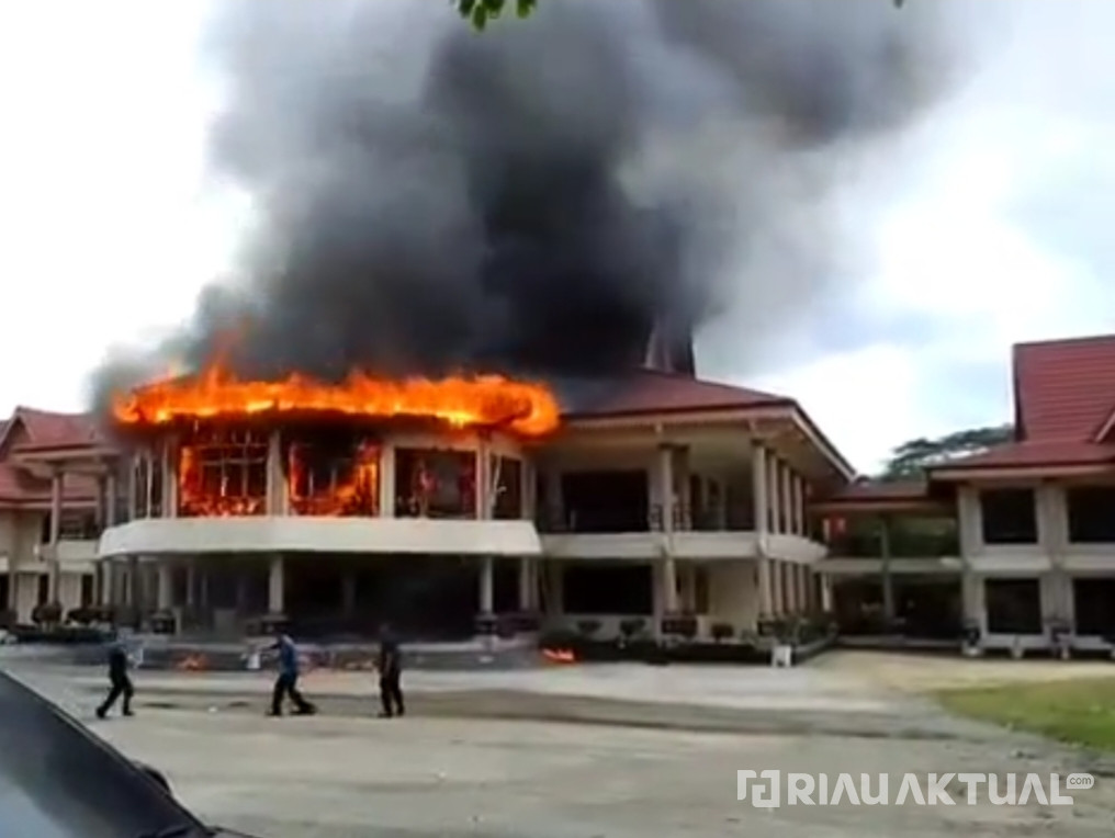 Gedung DPRD Inhu Terbakar, Sejumlah Legislator Menduga Ada Unsur Kesengajaan