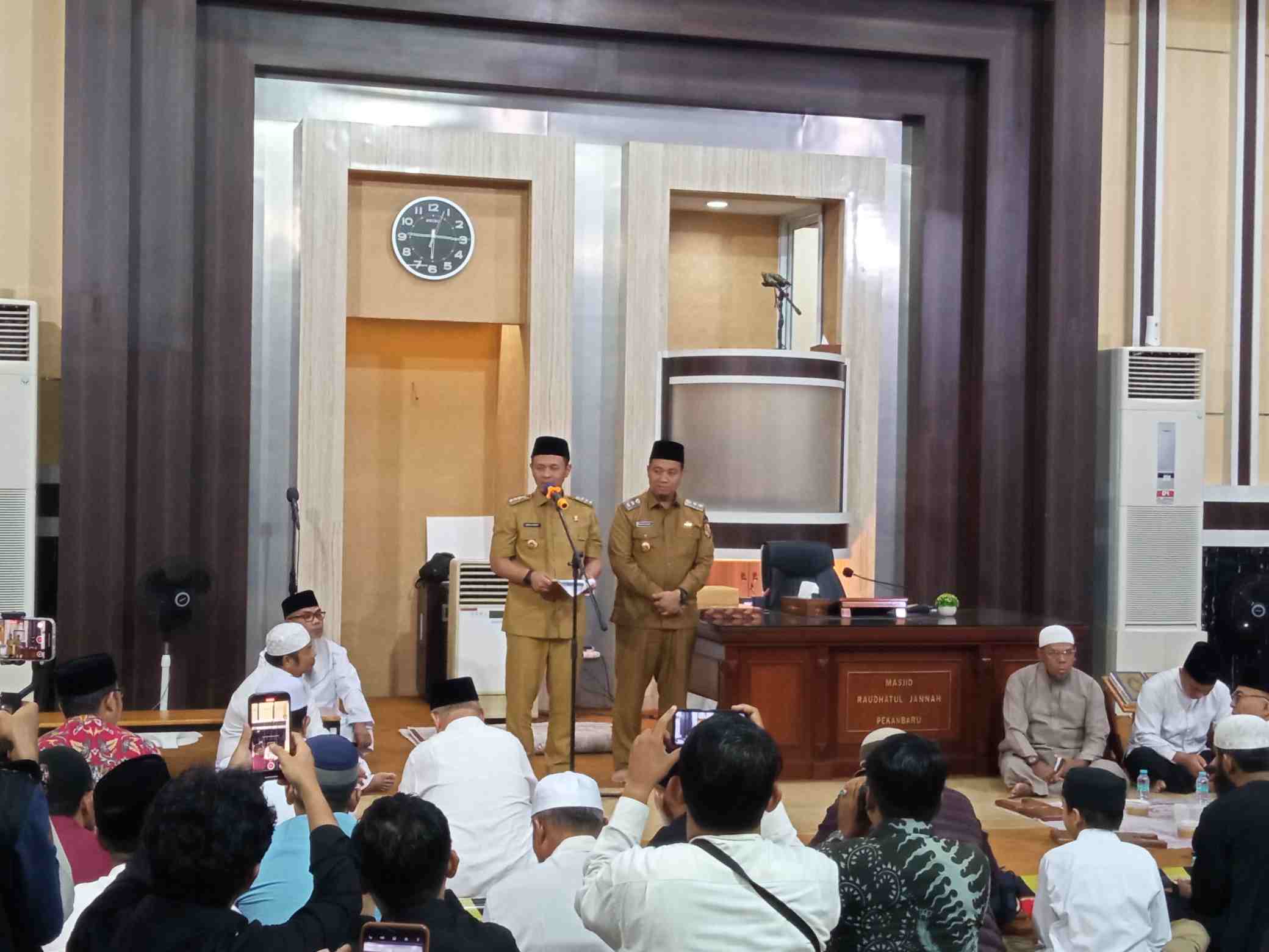 Safari Ramadhan di Raudhatul Jannah, Wako dan Wawako Pekanbaru Minta Doa Agar Istiqomah