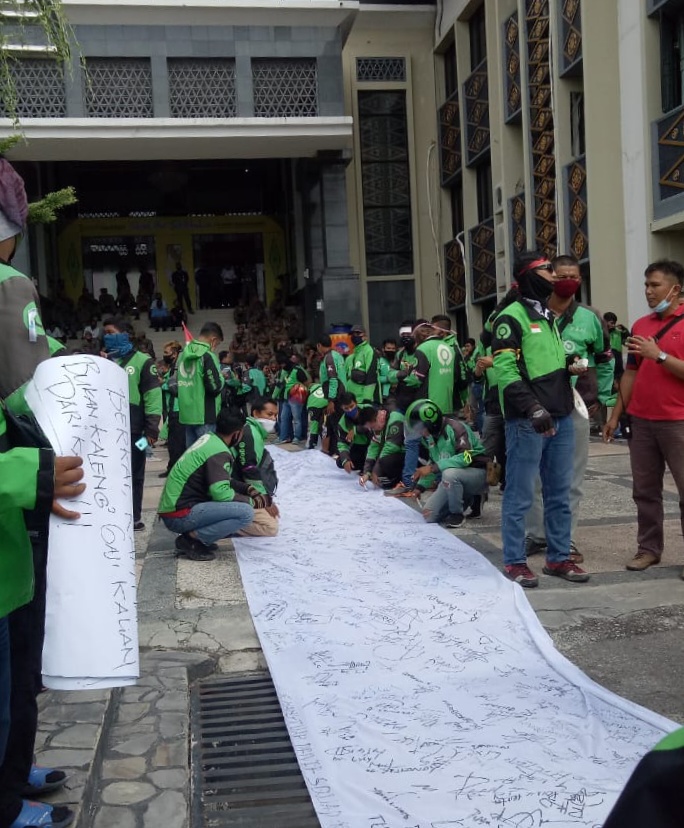 Program Berkat, Picu Ratusan Driver Gojek Lakukan Unjuk Rasa di DPRD Pekanbaru 