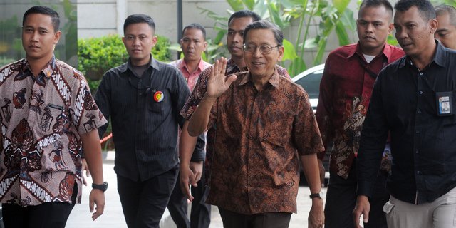 Dicecar Wartawan Dengan Pertanyaan Setelah Diperiksa KPK, ini Reaksi Boediono