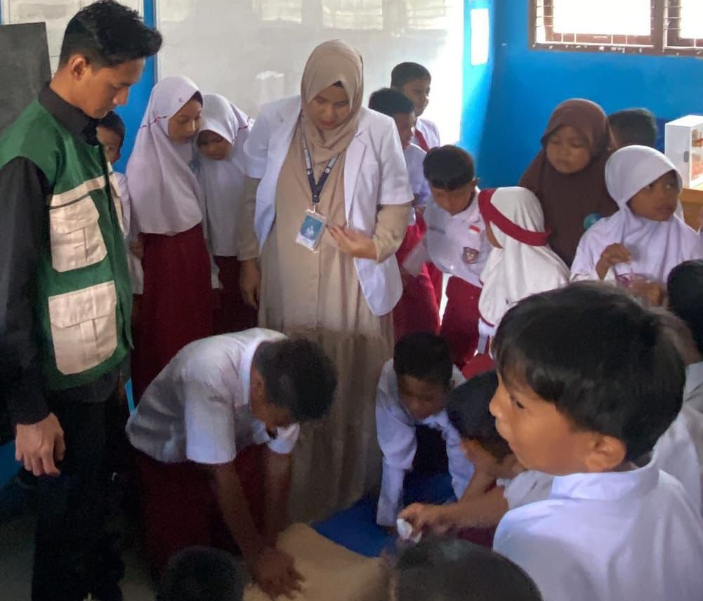 Mahasiswa KKN Universitas Abdurrab Berinovasi dengan Fokus Pendidikan di Sekolah, SDN 135 Pekanbaru Jadi Pelopor