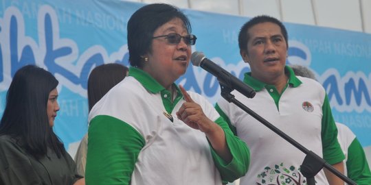 Menteri Siti Nurbaya Sebut Penggunaan Kantong Plastik Pada 2017 Turun Hingga 55%