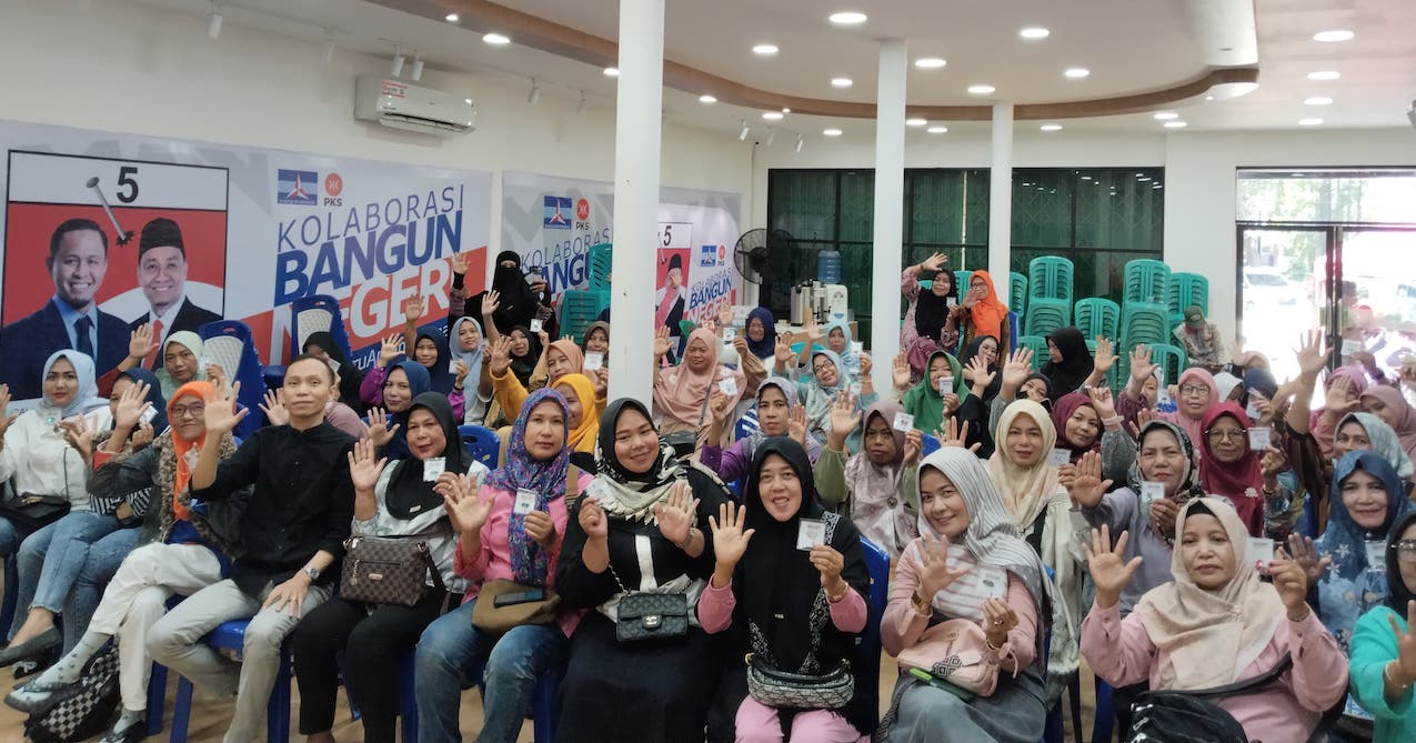 Relawan Barisan Perempuan AMAN Ikuti Pelatihan Ekonomi Kreatif di Rumah Kolaborasi Pekanbaru