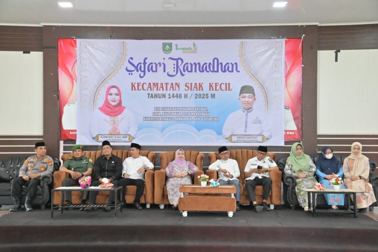 Safari Ramadhan di Siak Kecil, Bupati Kasmarni Serahkan Bantuan dan Ajak Jaga Kebersamaan