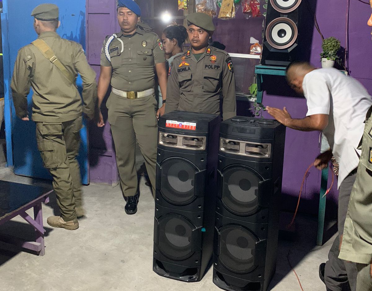 Warung Remang-remang Dirazia, Satpol PP Pekanbaru Sita Puluhan Kursi dan 6 Speaker