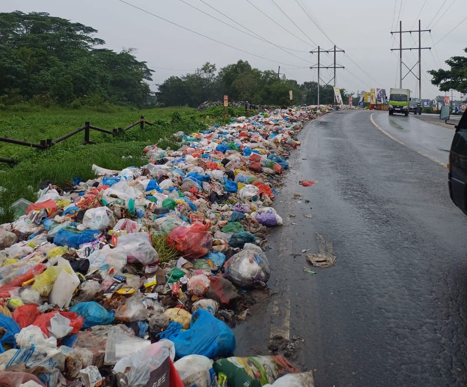Tumpukan Sampah di TPS Dekat Kantor Lurah Talang Mandi, Bengkalis, Bikin tak Nyaman