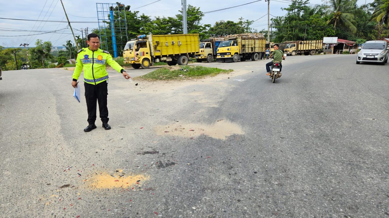 Kecelakaan Maut Truk dan Sepeda Motor di Simpang Jalan Badak Pekanbaru, Satu Tewas