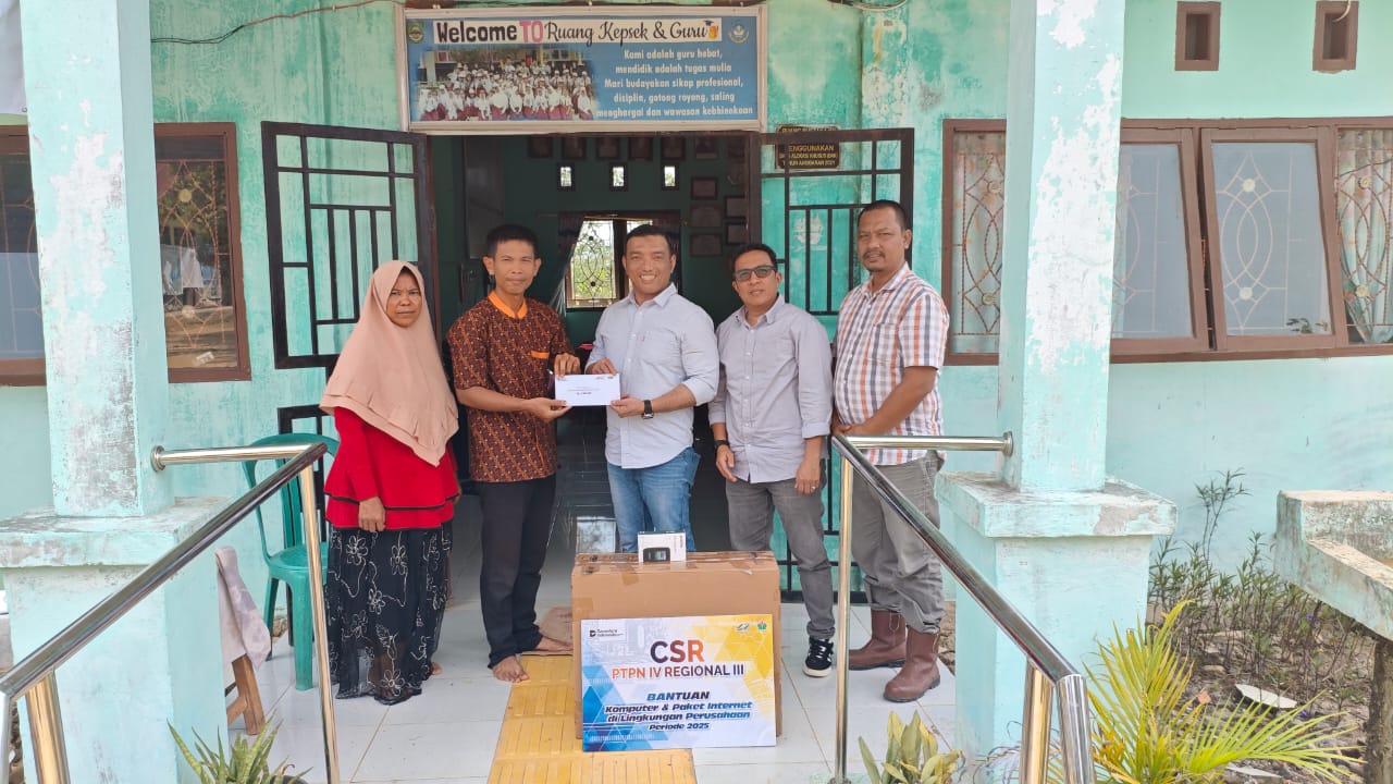PTPN IV PalmCo Salurkan 20 Komputer dan Internet Gratis untuk Sekolah Terpencil di Riau