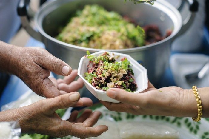 Rasulullah SAW Sebut Orang yang Sering Berbagi Makanan Dijamin Masuk Surga