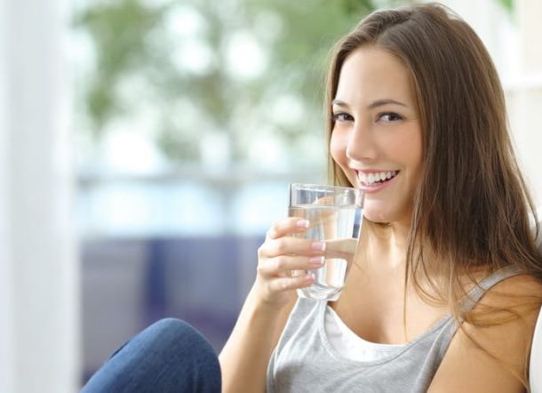 Bangun Tidur Langsung Minum Air ya! Ini Manfaatnya untuk Kesehatan Anda