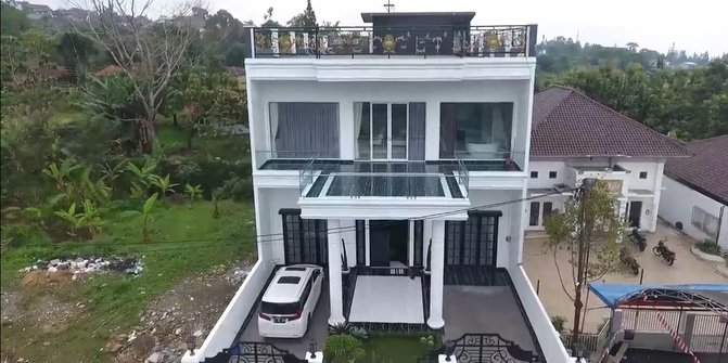 Yuk Intip Istana Baru Kartika Putri dan Habib Usman di Puncak