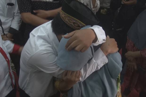 Menangis Tersedu-Sedu, Novianto Nikahi Pujaan Hatinya di Kantor Polisi