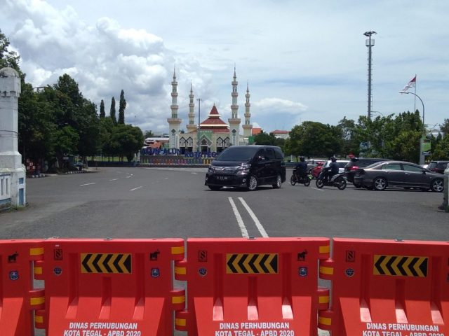 Daerah Membangkang, Terapkan Lockdown Meski Dilarang Jokowi