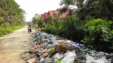 Sampah Menumpuk di Desa Tarai Bangun
