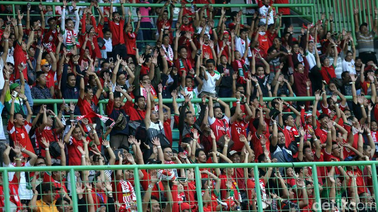 Polisi Buru Pelempar Petasan yang Bikin Suporter Timnas Tewas