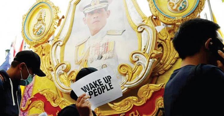 Desak Reformasi Kerajaan, Ribuan Warga Dan Biksu Thailand Turun Ke Jalan