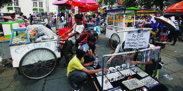 Satpol PP Akan Tertibkan PKL Yang Berjualan Disepanjang Jalan Teratai