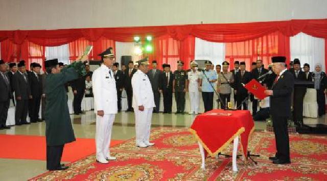 Gubernur Riau Lantik Bupati dan Wakil Bupati Rohil