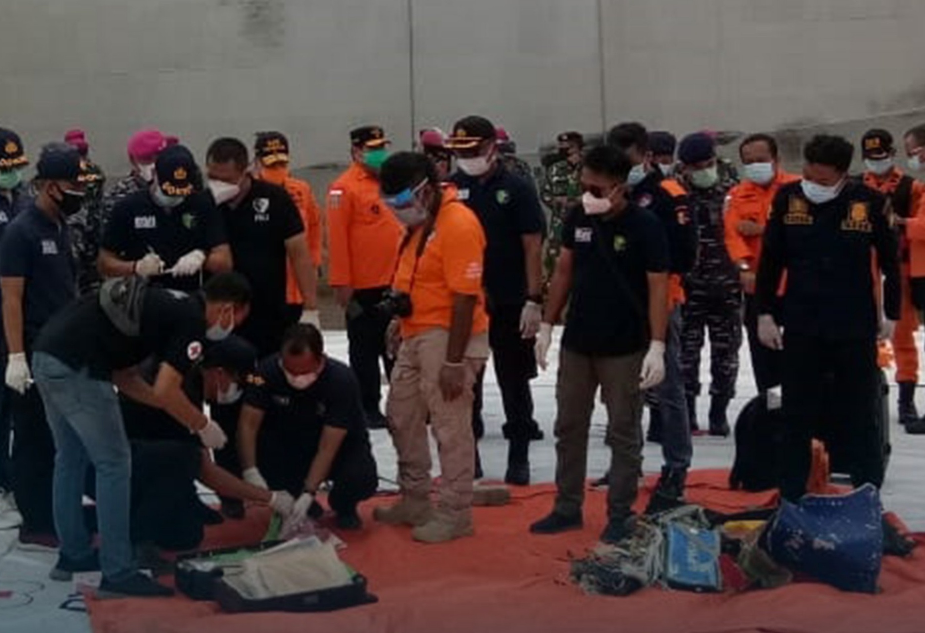 Tim SAR Temukan Potongan Tubuh dan Dugaan Serpihan Bagian Pesawat Sriwijaya Air