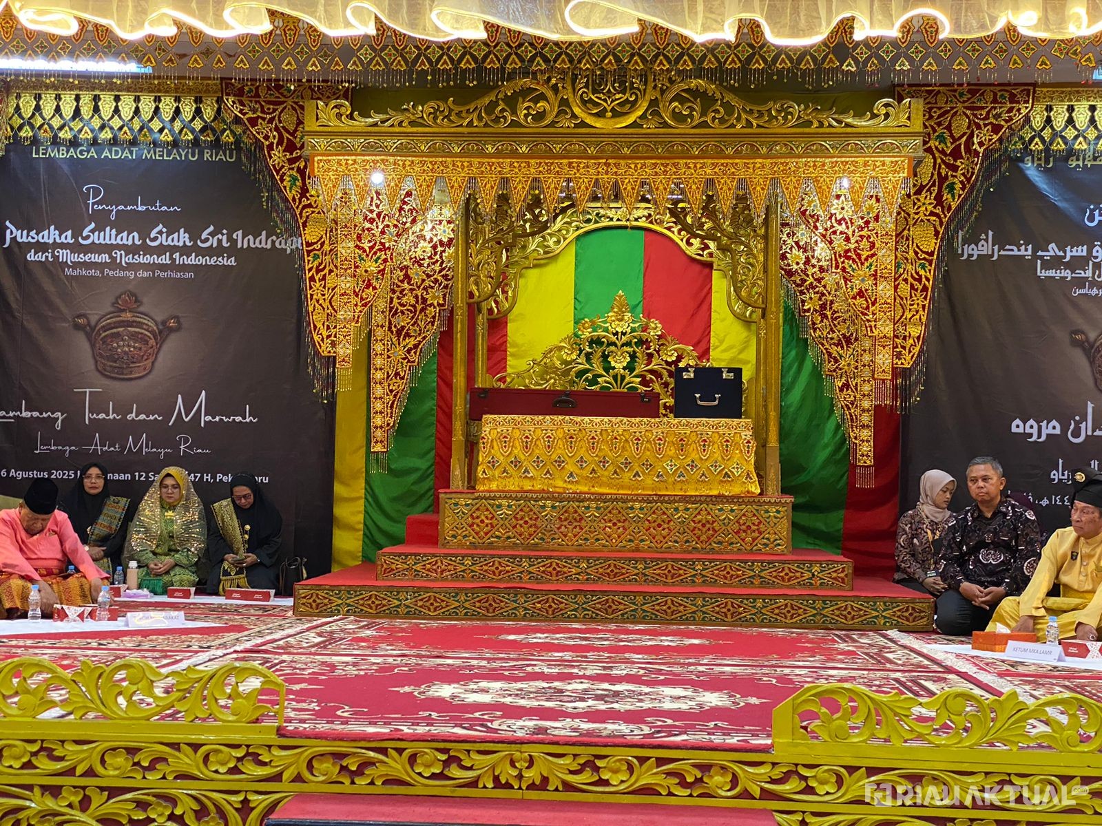 Akan Dipamerkan di Kenduri Riau, Mahkota Kesultanan Siak Sri Indrapura Tiba di Pekanbaru