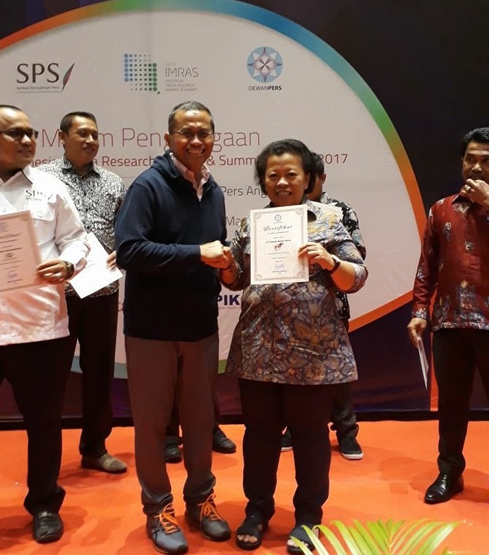 Koran Harian Rakyat Riau Resmi Terima Sertifikat Terverifikasi Dewan Pers di Surabaya