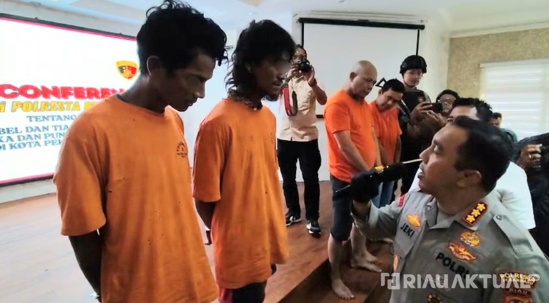 Polisi Tangkap Dua Pelaku Pencurian Kabel dan Tiang Lampu Fly Over SKA Pekanbaru