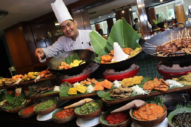 Makan Siang Sepuasnya di Kedai Mamak Henri Hotel ibis Hanya Rp30 Ribuan