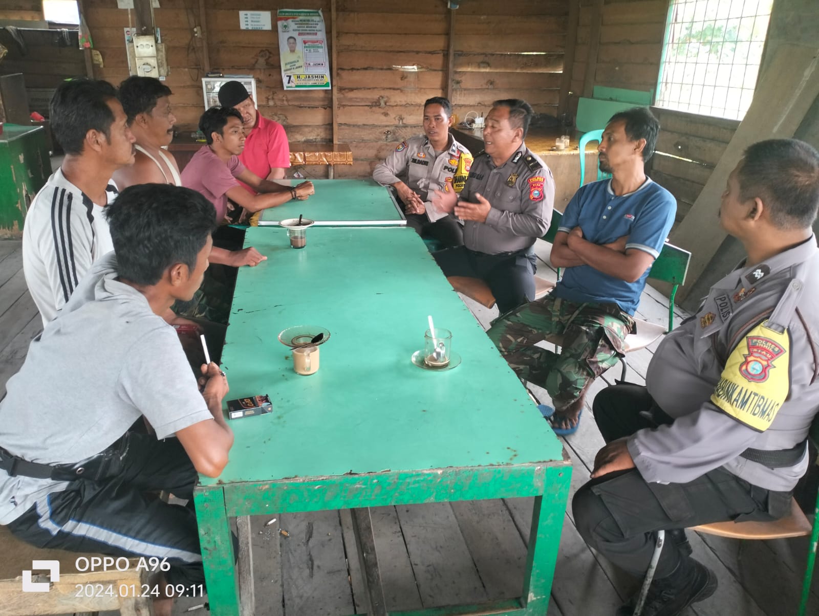 Polsek Keritang Sambangi Desa Pengalihan Sosialisasikan Pemilu Damai 2024