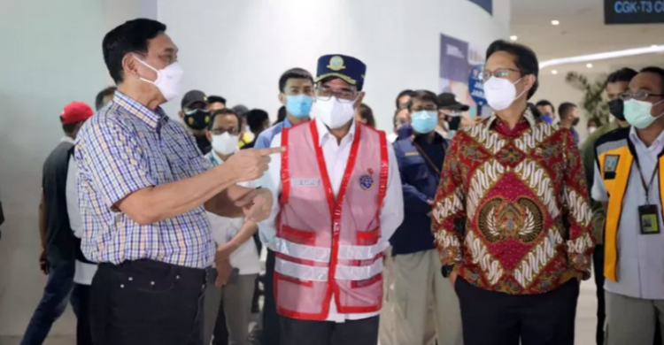 Puas Lihat Hari Pertama PPKM Darurat, Luhut: 2 Minggu Ini Masa Kritis