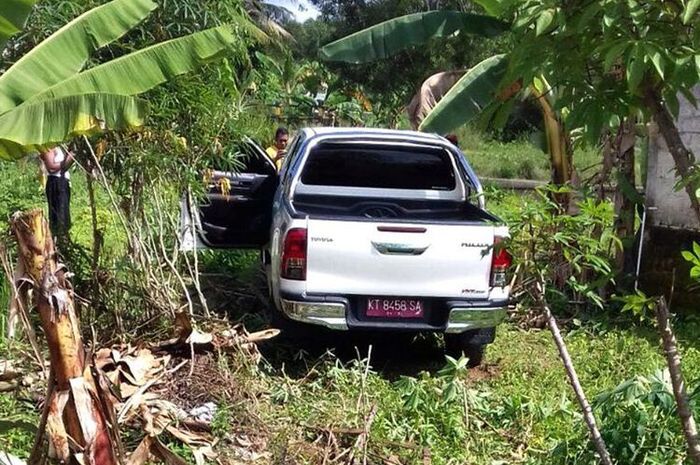 Bikin Kaget Warga, Toyota Hilux Mendadak Masuk Kebun, Ini Latar Belakang Kejadiannya